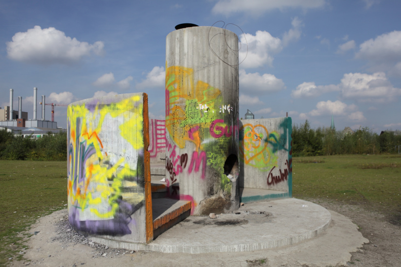 Zoom in Firebuilding (Burn the Formwork) - Oscar Tuazon