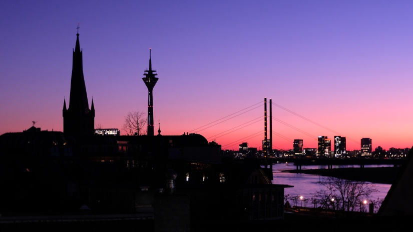 Skyline zur blauen Stunde