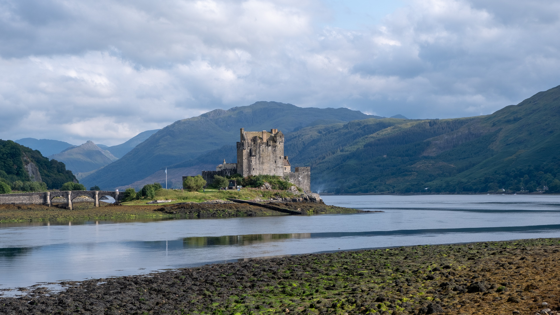 Zoom in Eilean Donan Castle